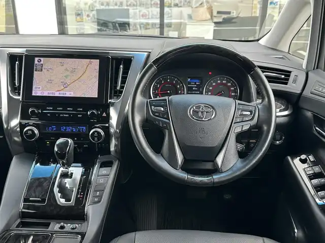 トヨタ アルファード S Cパッケージ 千葉県 2020(令2)年 3.4万km ホワイトパールクリスタルシャイン 純正ディスプレイオーディオ/（フルセグTV/BT/CD/DVD/FM/AM）/ナビキットあり/バックカメラ/衝突被害軽減システム/車線逸脱警報/クルーズコントロール/フリップダウンモニター/レザーシート/両側パワースライドドア/横滑り防止装置/ETC2.0/前後ドライブレコーダー/LEDヘッドライト/フォグランプ/オートライト/ウィンカーミラー/電動格納ミラー/純正18インチAW/エアシート/シートリフター/ステアリングヒーター/プッシュスタート/スマートキー/フロアマット/ドアバイザー/スペアキー/保証書