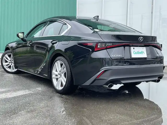 レクサス ＩＳ 300h 福岡県 2020(令2)年 1.1万km グラファイトブラックガラスフレーク ワンオーナー/サンルーフ/純正10型ナビ(BT/DVD/Blu-ray)/フルセグTV/バックカメラ/ビルトインETC/ドライブレコーダー/レーダークルーズコントロール/クリアランスソナー/セーフティシステムプラス/レーンキープアシスト/オートマチックハイビーム/先行車発進告知機能/ブラインドスポットモニター/パーキングサポートブレーキ/純正3連フルLEDヘッドランプ/本革巻きステアリング/パドルシフト/合皮シート/前席パワーシート/シートヒーター/純正18インチアルミホイール/スマートエントリー/スタートシステム/禁煙車