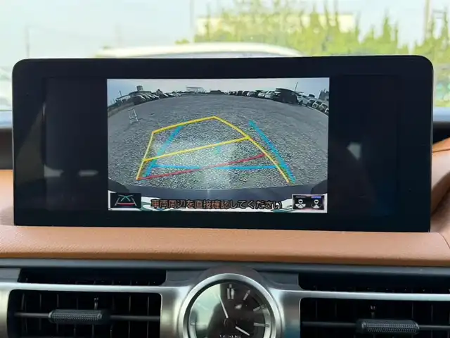 レクサス ＩＳ 300h 福岡県 2020(令2)年 1.1万km グラファイトブラックガラスフレーク ワンオーナー/ムーンルーフ/純正10型ナビ(BT/DVD/Blu-ray)/フルセグTV/バックカメラ/ビルトインETC2.0/ドライブレコーダー/レーダークルーズコントロール/クリアランスソナー/セーフティシステムプラス/・プリクラッシュセーフティ/・レーントレーシングアシスト/・オートマチックハイビーム/・ロードサインアシスト/・先行車発進告知機能/・ドライバー異常時対応システム/ブラインドスポットモニター/パーキングサポートブレーキ/純正3連フルLEDヘッドランプ/本革巻きステアリング/パドルシフト/合皮シート/前席パワーシート/シートヒーター/純正18インチアルミホイール/スマートエントリー/スタートシステム/禁煙車