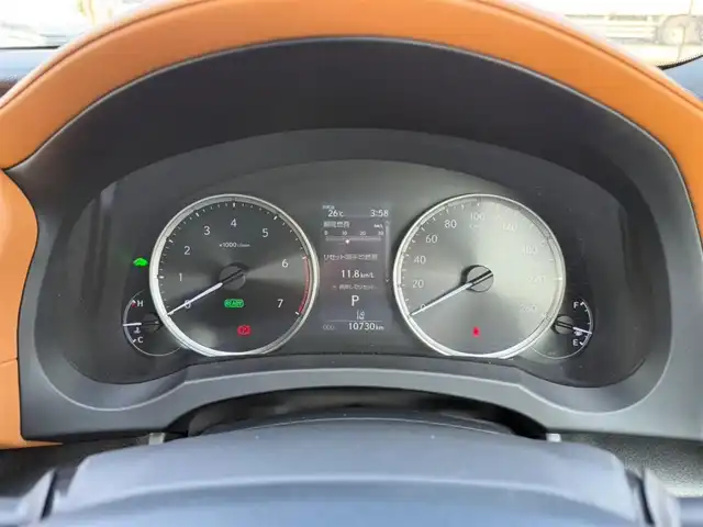 レクサス ＩＳ 300h 福岡県 2020(令2)年 1.1万km グラファイトブラックガラスフレーク ワンオーナー/ムーンルーフ/純正10型ナビ(BT/DVD/Blu-ray)/フルセグTV/バックカメラ/ビルトインETC2.0/ドライブレコーダー/レーダークルーズコントロール/クリアランスソナー/セーフティシステムプラス/・プリクラッシュセーフティ/・レーントレーシングアシスト/・オートマチックハイビーム/・ロードサインアシスト/・先行車発進告知機能/・ドライバー異常時対応システム/ブラインドスポットモニター/パーキングサポートブレーキ/純正3連フルLEDヘッドランプ/本革巻きステアリング/パドルシフト/合皮シート/前席パワーシート/シートヒーター/純正18インチアルミホイール/スマートエントリー/スタートシステム/禁煙車
