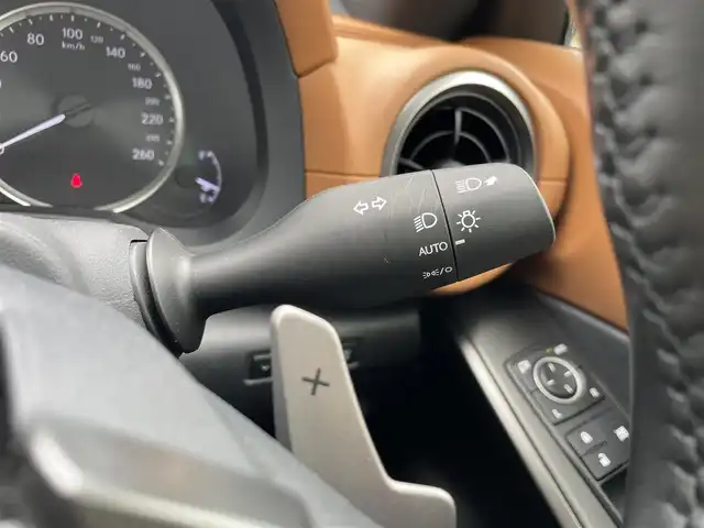 レクサス ＩＳ 300h 福岡県 2020(令2)年 1.1万km グラファイトブラックガラスフレーク ワンオーナー/サンルーフ/純正10型ナビ(BT/DVD/Blu-ray)/フルセグTV/バックカメラ/ビルトインETC/ドライブレコーダー/レーダークルーズコントロール/クリアランスソナー/セーフティシステムプラス/レーンキープアシスト/オートマチックハイビーム/先行車発進告知機能/ブラインドスポットモニター/パーキングサポートブレーキ/純正3連フルLEDヘッドランプ/本革巻きステアリング/パドルシフト/合皮シート/前席パワーシート/シートヒーター/純正18インチアルミホイール/スマートエントリー/スタートシステム/禁煙車