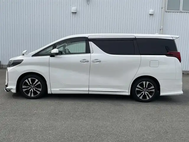 トヨタ アルファード S Cパッケージ 福岡県 2021(令3)年 5.7万km ホワイトパールクリスタルシャイン モデリスタエアロ/ツインムーンルーフ/純正12.1インチフリップダウンモニター/メーカーナビ/フルセグTV/CD/DVD/BT//applecarplay/androidauto/テレビキャンセラー/トヨタセーフティセンス/PCS/LTA/PKSB/レーダークルーズコントロール/黒革シート/両側パワースライドドア/パワーバックドア/デジタルインナーミラー/ＢＳＭ/シートメモリー/前席パワーシート/前席シートヒーター/ベンチレーション/ステアリングヒーター/電動パーキング/ブレーキホールド/オートハイビーム/ビルトインETC