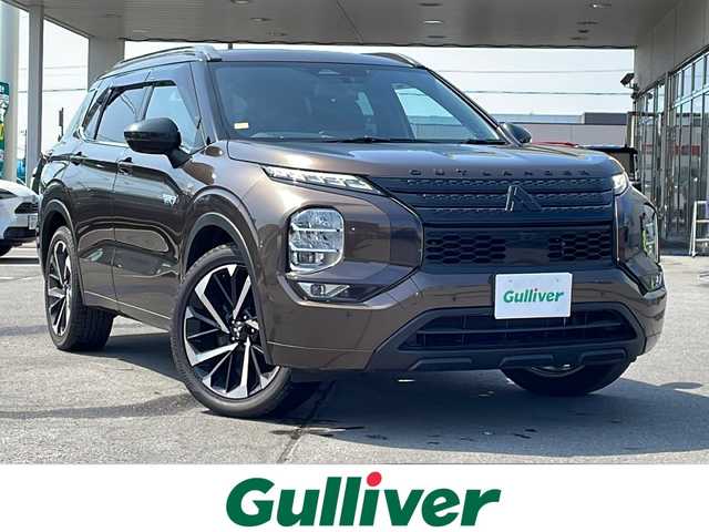 三菱 アウトランダー ＰＨＥＶ P 道北・旭川 2023(令5)年 1.1万km 茶Ｍ ・４WD/・禁煙/・寒冷地仕様/・ワンオーナー/・サンルーフ/・純正ナビ DTV/BT/USB/・BOSEサウンド/・マルチアラウンドモニター/・eアシスト/衝突被害軽減ブレーキ/踏み間違い衝突防止アシスト/車線逸脱警告システム/車線逸脱防止支援機能/追従走行クルーズコントロール/オートマッチクハイビーム/オートライト/標識認識システム/・ルーフレール/・シートヒーター 運転席/助手席/セカンドシート/・エアシート 運転席/助手席/セカンドシート/・デジタルルームミラー/・AC1500W/・電動パーキングブレーキ/・ブレーキオートホールド/・レーンチェンジアシスト/・電動リアゲート/・電動格納ミラー/・メモリーシート/・ワイヤレス充電/・LEDライト/・ETC/・保証書/・取扱説明書