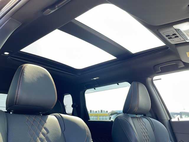 三菱 アウトランダー ＰＨＥＶ P 道北・旭川 2023(令5)年 1.1万km 茶Ｍ ・４WD/・禁煙/・寒冷地仕様/・ワンオーナー/・サンルーフ/・純正ナビ DTV/BT/USB/・BOSEサウンド/・マルチアラウンドモニター/・eアシスト/衝突被害軽減ブレーキ/踏み間違い衝突防止アシスト/車線逸脱警告システム/車線逸脱防止支援機能/追従走行クルーズコントロール/オートマッチクハイビーム/オートライト/標識認識システム/・ルーフレール/・シートヒーター 運転席/助手席/セカンドシート/・エアシート 運転席/助手席/セカンドシート/・デジタルルームミラー/・AC1500W/・電動パーキングブレーキ/・ブレーキオートホールド/・レーンチェンジアシスト/・電動リアゲート/・電動格納ミラー/・メモリーシート/・ワイヤレス充電/・LEDライト/・ETC/・保証書/・取扱説明書