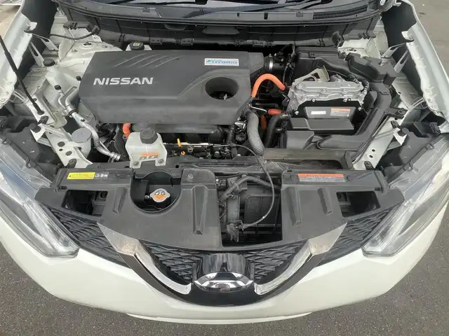 日産 エクストレイル ハイブリッド モード・プレミア オーテック30th 秋田県 2017(平29)年 7.7万km ブリリアントホワイトパール パートタイム４WD/衝突軽減システム/LEDヘッドライト/社外アルミ/スマートキー/純正エンジンスターター/アイドリングストップ/コーナーセンサー/プッシュスタート/クルーズコントロール/ダウンヒルアシストコントロール/ETC/ステアリングスイッチ/前席シートヒーター/電動リアゲート/純正フロアマット/純正ドアバイザー/オートライト/オートエアコン/パワーステアリング/パワーウィンドウ/横滑り防止/電動格納ウィンカーミラー/ミラーヒーター