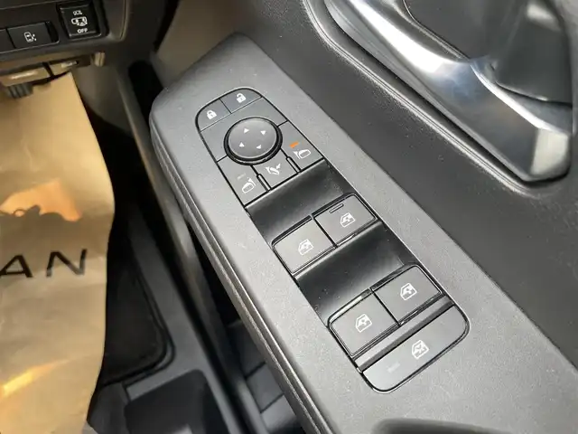 日産 セレナ e－パワー ハイウェイスター V 熊本県 2024(令6)年 1.3万km 赤 ワンオーナー/純正ナビ/・AM/FM/BT/SD/・フルセグTV（走行中視聴可能）/・全方位カメラ/デジタルインナーミラー/先行発信安全装備/・インテリジェントエマージェンシーブレーキ/・ハイビームアシスト/・ヒルスタートアシスト/・車線逸脱警報/・標識検知機能/・踏み間違い衝突防止アシスト/・インテリジェントDA/・プロパイロット/電動パーキングブレーキ/・ブレーキホールド/クリアランスソナー/コーナーセンサー/ブラインドスポットモニター/車内撮影型ドラレコ/純正アルミホイール/走行モード/・EVモード/・e-pedal/両側パワースライドドア/ビルトインETC/インテリキー