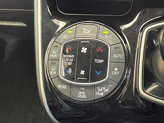 トヨタ エスクァイア ハイブリッド Gi 岩手県 2016(平28)年 9.1万km ホワイトパールクリスタルシャイン 両側パワースライドドア/寒冷地仕様/トヨタセーフティセンスC/プリクラッシュセーフティ/レーンディパーチャーアラート/オートマチックハイビーム/先行車発進告知機能/クルーズコントロール/リアオートエアコン/KENWOODナビ/フルセグ TV/バッグカメラ、フロントカメラ/ステアリングスイッチ/ETC/横滑り防止装置/アイドリングストップ/ロールサンシェード/ワイパーデアイサー/LEDヘッドランプ/社外15インチアルミホイール