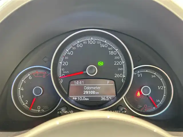 フォルクスワーゲン ザ・ビートル デザイン 福岡県 2018(平30)年 3万km ピュアホワイト ＢＳＭ　/純正ナビ／ＴＶ　/Ｂｌｕｅｔｏｏｔｈ　/ＣＤ／ＤＶＤ　/バックカメラ　/クルーズコントロール　/ＭＴモード付ＡＴ　/オートライト　/スマートキー　/純正１７インチＡＷ