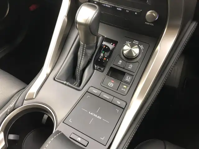 レクサス ＮＸ 300 Iパッケージ 愛知県 2019(令1)年 4万km グラファイトブラックガラスフレーク ワンオーナー/レクサスセーフティ＋/純正10.3インチワイドディスプレイナビ/（Bluetooth/フルセグTV/CD/DVD）/全方位カメラ/BSM/ETC2.0/パワーシート/シートヒーター/ステアリングヒーター/電動リアゲード/純正18インチAW/純正フロアマット/LEDライト/オートライト/AC100V/パドルシフト