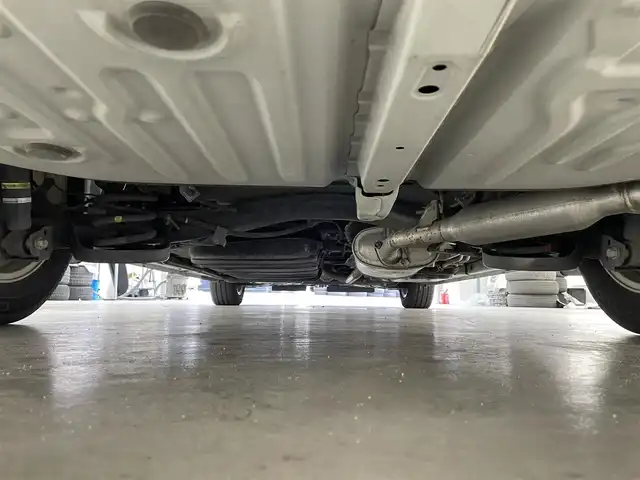 トヨタ エスクァイア ハイブリッド Gi 滋賀県 2014(平26)年 10万km ホワイトパールクリスタルシャイン 純正10型ナビ/Bluetooth/CD/DVD/フルセグTV/後席モニター/クルーズコントロール/前後ソナー/両側パワースライドドア/合皮シート/バックカメラ/シートヒーター/ETC/オートライト/スマートキー