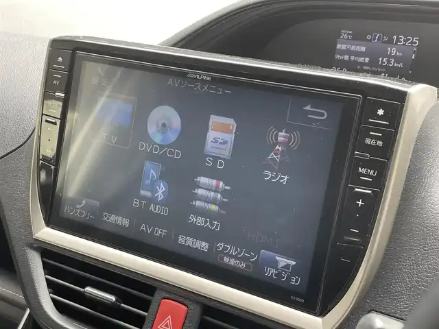 トヨタ エスクァイア ハイブリッド Gi 滋賀県 2014(平26)年 10万km ホワイトパールクリスタルシャイン 純正10型ナビ/Bluetooth/CD/DVD/フルセグTV/後席モニター/クルーズコントロール/前後ソナー/両側パワースライドドア/合皮シート/バックカメラ/シートヒーター/ETC/オートライト/スマートキー