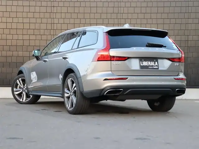 ボルボ Ｖ６０ クロスカントリー T5 AWD プロ 宮城県 2020(令2)年 4.4万km ぺブルグレー プラスパッケージ/パノラマサンルーフ/Ｈａｒｍａｎ　Ｋａｒｄｏｎ/ヘッドアップディスプレイ/アダプティブクルーズコントロール/純正HDDナビ/全方位カメラ/ナッパレザーシート/シートヒーター/エアシート/パワーシート/メモリ付きシート/ステアリングヒーター/フルセグＴＶ/ＬＥＤヘッドライト/アクティブベンディングライト/コーナリングライト/オートマチックハイビーム/レーンキープアシスト/自動駐車/パワーバックドア/Bluetooth接続/純正19インチAW/前後ドライブレコーダー/ETC