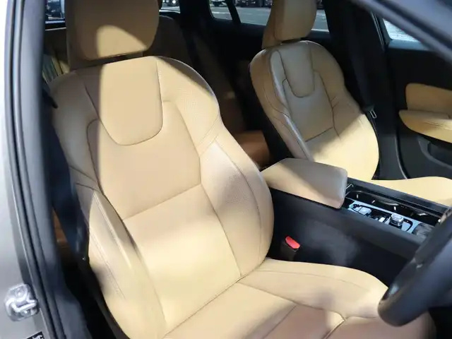 ボルボ Ｖ６０ クロスカントリー T5 AWD プロ 宮城県 2020(令2)年 4.4万km ぺブルグレー プラスパッケージ/パノラマサンルーフ/Ｈａｒｍａｎ　Ｋａｒｄｏｎ/ヘッドアップディスプレイ/アダプティブクルーズコントロール/純正HDDナビ/全方位カメラ/ナッパレザーシート/シートヒーター/エアシート/パワーシート/メモリ付きシート/ステアリングヒーター/フルセグＴＶ/ＬＥＤヘッドライト/アクティブベンディングライト/コーナリングライト/オートマチックハイビーム/レーンキープアシスト/自動駐車/パワーバックドア/Bluetooth接続/純正19インチAW/前後ドライブレコーダー/ETC