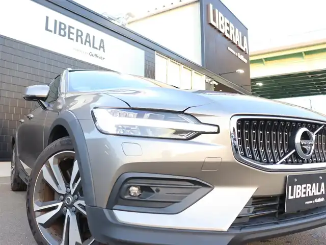 ボルボ Ｖ６０ クロスカントリー T5 AWD プロ 宮城県 2020(令2)年 4.4万km ぺブルグレー プラスパッケージ/パノラマサンルーフ/Ｈａｒｍａｎ　Ｋａｒｄｏｎ/ヘッドアップディスプレイ/アダプティブクルーズコントロール/純正HDDナビ/全方位カメラ/ナッパレザーシート/シートヒーター/エアシート/パワーシート/メモリ付きシート/ステアリングヒーター/フルセグＴＶ/ＬＥＤヘッドライト/アクティブベンディングライト/コーナリングライト/オートマチックハイビーム/レーンキープアシスト/自動駐車/パワーバックドア/Bluetooth接続/純正19インチAW/前後ドライブレコーダー/ETC