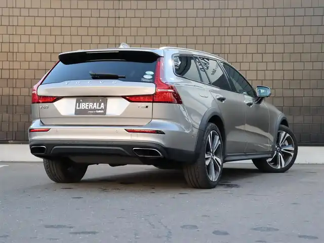 ボルボ Ｖ６０ クロスカントリー T5 AWD プロ 宮城県 2020(令2)年 4.4万km ぺブルグレー プラスパッケージ/パノラマサンルーフ/Ｈａｒｍａｎ　Ｋａｒｄｏｎ/ヘッドアップディスプレイ/アダプティブクルーズコントロール/純正HDDナビ/全方位カメラ/ナッパレザーシート/シートヒーター/エアシート/パワーシート/メモリ付きシート/ステアリングヒーター/フルセグＴＶ/ＬＥＤヘッドライト/アクティブベンディングライト/コーナリングライト/オートマチックハイビーム/レーンキープアシスト/自動駐車/パワーバックドア/Bluetooth接続/純正19インチAW/前後ドライブレコーダー/ETC