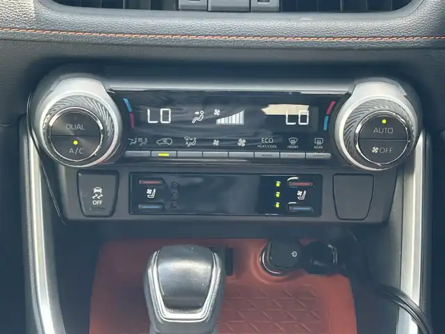 トヨタ ＲＡＶ４ アドベンチャー 熊本県 2021(令3)年 6.6万km アーバンカーキ ワンオーナー車/・保証書/取説有り/純正ディスプレイオーディオ/・BT/USB/SD/バック・サイドカメラ/前後ドラレコ/ビルトインETC/革シート/・パワーシート/・エアーシート/ACC/LEDヘッドライト/・フォグ/社外ツィーター/ウィンカードアミラー/トヨタセーフティセンス/マット/スマートキー