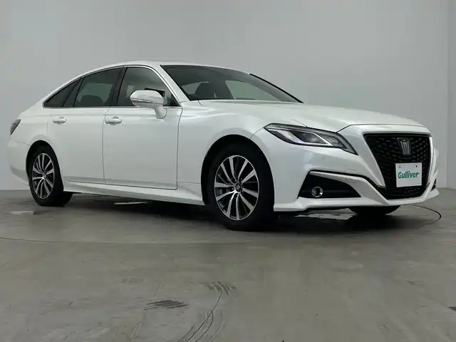 トヨタ クラウン ハイブリッド S Cパッケージ 鹿児島県 2020(令2)年 3.1万km ホワイトパールクリスタルシャイン 純正ナビ(T-Connect対応)/Bluetooth/フルセグTV/USB/AUX/Miracast/AM/FM/バックカメラ/サンルーフ/ブラインドスポットモニター/リヤクロストラフィックアラート/トヨタセーフティセンス/・プリクラッシュセーフティ/・レーントレーシングアシスト/・レーダークルーズコントロール/・ロードサインアシスト/・オートマチックハイビーム/ビルトインETC2.0/電動開閉トランク/合皮シート/パワーシート(D/N席)/LEDヘッドライト/LEDフォグランプ/ドアバイザー/純正17インチアルミホイール/サイド+カーテンエアバッグ/スマートキー/純正フロアマット