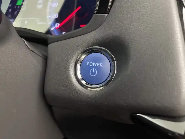 トヨタ クラウン ハイブリッド S Cパッケージ 鹿児島県 2020(令2)年 3.1万km ホワイトパールクリスタルシャイン 純正ナビ(T-Connect対応)/Bluetooth/フルセグTV/USB/AUX/Miracast/AM/FM/バックカメラ/サンルーフ/ブラインドスポットモニター/リヤクロストラフィックアラート/トヨタセーフティセンス/・プリクラッシュセーフティ/・レーントレーシングアシスト/・レーダークルーズコントロール/・ロードサインアシスト/・オートマチックハイビーム/ビルトインETC2.0/電動開閉トランク/合皮シート/パワーシート(D/N席)/LEDヘッドライト/LEDフォグランプ/ドアバイザー/純正17インチアルミホイール/サイド+カーテンエアバッグ/スマートキー/純正フロアマット