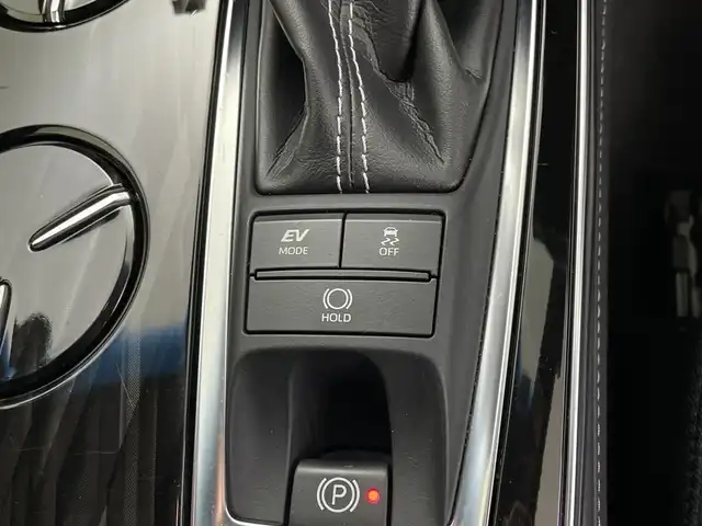 トヨタ クラウン ハイブリッド S Cパッケージ 鹿児島県 2020(令2)年 3.1万km ホワイトパールクリスタルシャイン 純正ナビ(T-Connect対応)/Bluetooth/フルセグTV/USB/AUX/Miracast/AM/FM/バックカメラ/サンルーフ/ブラインドスポットモニター/リヤクロストラフィックアラート/トヨタセーフティセンス/・プリクラッシュセーフティ/・レーントレーシングアシスト/・レーダークルーズコントロール/・ロードサインアシスト/・オートマチックハイビーム/ビルトインETC2.0/電動開閉トランク/合皮シート/パワーシート(D/N席)/LEDヘッドライト/LEDフォグランプ/ドアバイザー/純正17インチアルミホイール/サイド+カーテンエアバッグ/スマートキー/純正フロアマット