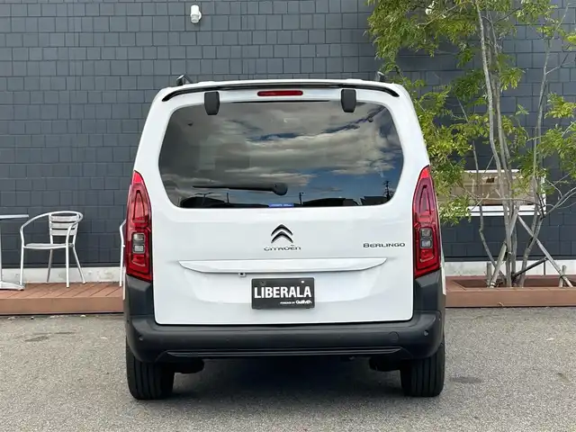 シトロエン シトロエン ベルランゴ マックス ブルーHDi 滋賀県 2024(令6)年 1.4万km 白 ワンオーナー/パノラマガラスサンルーフ/アクティブセーフティーブレーキ/純正インフォメーションディスプレイ/ACC/ブラインドスポットモニター/純正ディスプレイオーディオ/（BT/CarPlay）/バックカメラ/サイドカメラ/ETC/ドラレコ/コーナーセンサー/オートライト/インテリジェントハイビーム/純正１６インチAW/パドルシフト