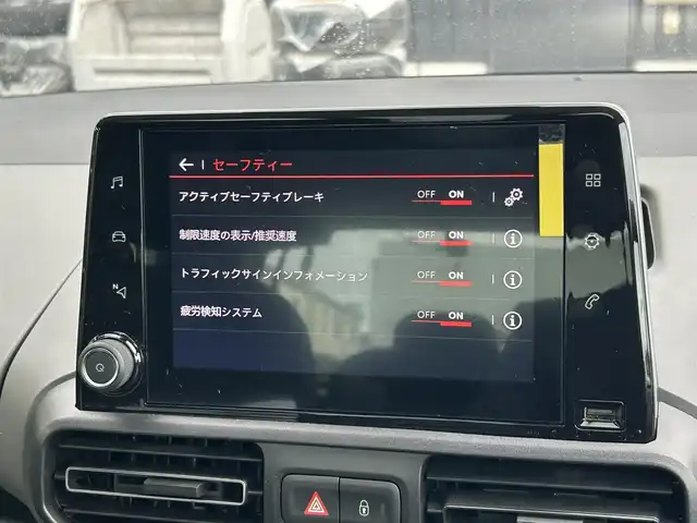 シトロエン シトロエン ベルランゴ マックス ブルーHDi 滋賀県 2024(令6)年 1.4万km 白 ワンオーナー/パノラマガラスサンルーフ/アクティブセーフティーブレーキ/純正インフォメーションディスプレイ/ACC/ブラインドスポットモニター/純正ディスプレイオーディオ/（BT/CarPlay）/バックカメラ/サイドカメラ/ETC/ドラレコ/コーナーセンサー/オートライト/インテリジェントハイビーム/純正１６インチAW/パドルシフト