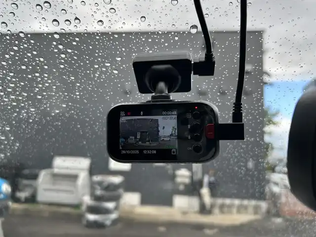 シトロエン シトロエン ベルランゴ マックス ブルーHDi 滋賀県 2024(令6)年 1.4万km 白 ワンオーナー/パノラマガラスサンルーフ/アクティブセーフティーブレーキ/純正インフォメーションディスプレイ/ACC/ブラインドスポットモニター/純正ディスプレイオーディオ/（BT/CarPlay）/バックカメラ/サイドカメラ/ETC/ドラレコ/コーナーセンサー/オートライト/インテリジェントハイビーム/純正１６インチAW/パドルシフト