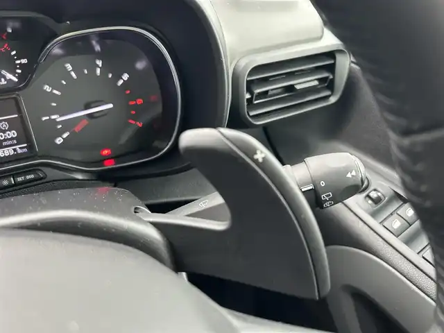 シトロエン シトロエン ベルランゴ マックス ブルーHDi 滋賀県 2024(令6)年 1.4万km 白 ワンオーナー/パノラマガラスサンルーフ/アクティブセーフティーブレーキ/純正インフォメーションディスプレイ/ACC/ブラインドスポットモニター/純正ディスプレイオーディオ/（BT/CarPlay）/バックカメラ/サイドカメラ/ETC/ドラレコ/コーナーセンサー/オートライト/インテリジェントハイビーム/純正１６インチAW/パドルシフト