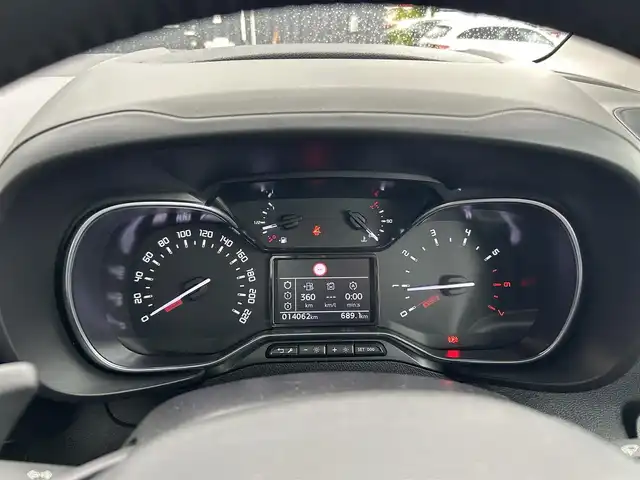 シトロエン シトロエン ベルランゴ マックス ブルーHDi 滋賀県 2024(令6)年 1.4万km 白 ワンオーナー/パノラマガラスサンルーフ/アクティブセーフティーブレーキ/純正インフォメーションディスプレイ/ACC/ブラインドスポットモニター/純正ディスプレイオーディオ/（BT/CarPlay）/バックカメラ/サイドカメラ/ETC/ドラレコ/コーナーセンサー/オートライト/インテリジェントハイビーム/純正１６インチAW/パドルシフト