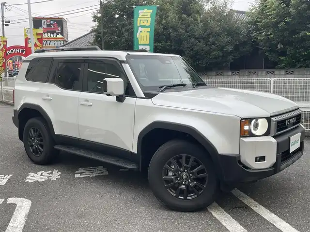 トヨタ ランドクルーザー ２５０ VX 埼玉県 2024(令6)年 0.4万km プラチナホワイトパールマイカ ワンオーナー/トヨタセーフティセンス/・プリクラッシュセーフティ/・レーンディパーチャーアラート/・ブラインドスポットモニター/・クリアランスソナー/・ロードサインアシスト/・レーダークルーズコントロール/純正T-Connectトナビ/　DTV/Bluetooth/　AppleCarPlay/AndroidAuto/　USB/HDMI/Miracast/サンルーフ/パノラミックビューモニター/デジタルインナーミラー/ビルトインETC2.0/パワーバックドア/革巻きステアリング/ステアリングスイッチ/ステアリングヒーター/前席シートヒーター/前席シートベンチレーション/運転席パワーシート/電子パーキング/ブレーキオートホールド/プッシュスタート/スマートキー/丸目LEDヘッドライト/フォグランプ/オートライト/オートマチックハイビーム