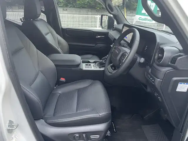 トヨタ ランドクルーザー ２５０ VX 埼玉県 2024(令6)年 0.4万km プラチナホワイトパールマイカ ワンオーナー/トヨタセーフティセンス/・プリクラッシュセーフティ/・レーンディパーチャーアラート/・ブラインドスポットモニター/・クリアランスソナー/・ロードサインアシスト/・レーダークルーズコントロール/純正T-Connectトナビ/　DTV/Bluetooth/　AppleCarPlay/AndroidAuto/　USB/HDMI/Miracast/サンルーフ/パノラミックビューモニター/デジタルインナーミラー/ビルトインETC2.0/パワーバックドア/革巻きステアリング/ステアリングスイッチ/ステアリングヒーター/前席シートヒーター/前席シートベンチレーション/運転席パワーシート/電子パーキング/ブレーキオートホールド/プッシュスタート/スマートキー/丸目LEDヘッドライト/フォグランプ/オートライト/オートマチックハイビーム