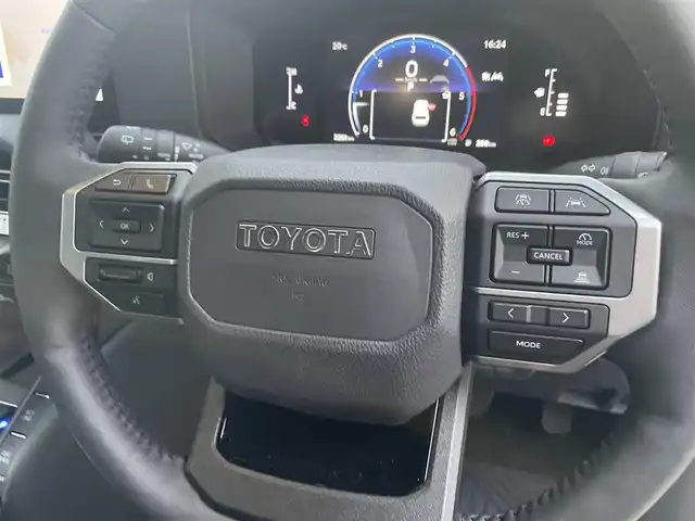 トヨタ ランドクルーザー ２５０ VX 埼玉県 2024(令6)年 0.4万km プラチナホワイトパールマイカ ワンオーナー/トヨタセーフティセンス/・プリクラッシュセーフティ/・レーンディパーチャーアラート/・ブラインドスポットモニター/・クリアランスソナー/・ロードサインアシスト/・レーダークルーズコントロール/純正T-Connectトナビ/　DTV/Bluetooth/　AppleCarPlay/AndroidAuto/　USB/HDMI/Miracast/サンルーフ/パノラミックビューモニター/デジタルインナーミラー/ビルトインETC2.0/パワーバックドア/革巻きステアリング/ステアリングスイッチ/ステアリングヒーター/前席シートヒーター/前席シートベンチレーション/運転席パワーシート/電子パーキング/ブレーキオートホールド/プッシュスタート/スマートキー/丸目LEDヘッドライト/フォグランプ/オートライト/オートマチックハイビーム
