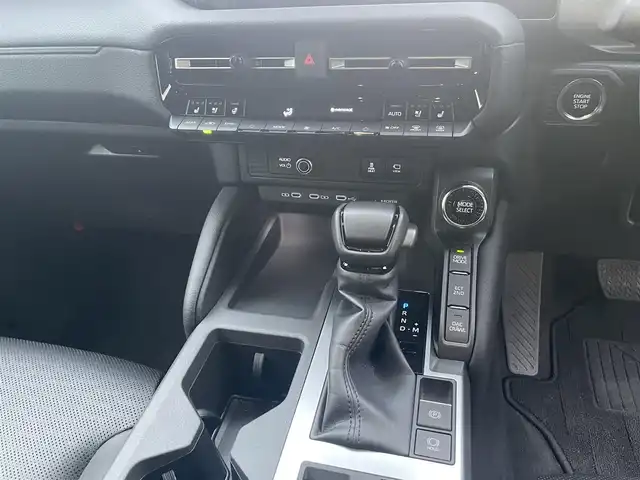 トヨタ ランドクルーザー ２５０ VX 埼玉県 2024(令6)年 0.4万km プラチナホワイトパールマイカ ワンオーナー/トヨタセーフティセンス/・プリクラッシュセーフティ/・レーンディパーチャーアラート/・ブラインドスポットモニター/・クリアランスソナー/・ロードサインアシスト/・レーダークルーズコントロール/純正T-Connectトナビ/　DTV/Bluetooth/　AppleCarPlay/AndroidAuto/　USB/HDMI/Miracast/サンルーフ/パノラミックビューモニター/デジタルインナーミラー/ビルトインETC2.0/パワーバックドア/革巻きステアリング/ステアリングスイッチ/ステアリングヒーター/前席シートヒーター/前席シートベンチレーション/運転席パワーシート/電子パーキング/ブレーキオートホールド/プッシュスタート/スマートキー/丸目LEDヘッドライト/フォグランプ/オートライト/オートマチックハイビーム