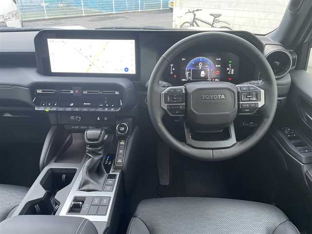 トヨタ ランドクルーザー ２５０ VX 道東・釧路十勝 2024(令6)年 0.4万km プラチナホワイトパールマイカ ワンオーナー/トヨタセーフティセンス/・プリクラッシュセーフティ/・レーンディパーチャーアラート/・ブラインドスポットモニター/・クリアランスソナー/・ロードサインアシスト/・レーダークルーズコントロール/純正T-Connectトナビ/　DTV/Bluetooth/　AppleCarPlay/AndroidAuto/　USB/HDMI/Miracast/サンルーフ/パノラミックビューモニター/デジタルインナーミラー/ビルトインETC2.0/パワーバックドア/革巻きステアリング/ステアリングスイッチ/ステアリングヒーター/前席シートヒーター/前席シートベンチレーション/運転席パワーシート/電子パーキング/ブレーキオートホールド/プッシュスタート/スマートキー/丸目LEDヘッドライト/フォグランプ/オートライト/オートマチックハイビーム