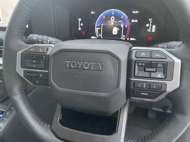 トヨタ ランドクルーザー ２５０ VX 道東・釧路十勝 2024(令6)年 0.4万km プラチナホワイトパールマイカ ワンオーナー/トヨタセーフティセンス/・プリクラッシュセーフティ/・レーンディパーチャーアラート/・ブラインドスポットモニター/・クリアランスソナー/・ロードサインアシスト/・レーダークルーズコントロール/純正T-Connectトナビ/　DTV/Bluetooth/　AppleCarPlay/AndroidAuto/　USB/HDMI/Miracast/サンルーフ/パノラミックビューモニター/デジタルインナーミラー/ビルトインETC2.0/パワーバックドア/革巻きステアリング/ステアリングスイッチ/ステアリングヒーター/前席シートヒーター/前席シートベンチレーション/運転席パワーシート/電子パーキング/ブレーキオートホールド/プッシュスタート/スマートキー/丸目LEDヘッドライト/フォグランプ/オートライト/オートマチックハイビーム