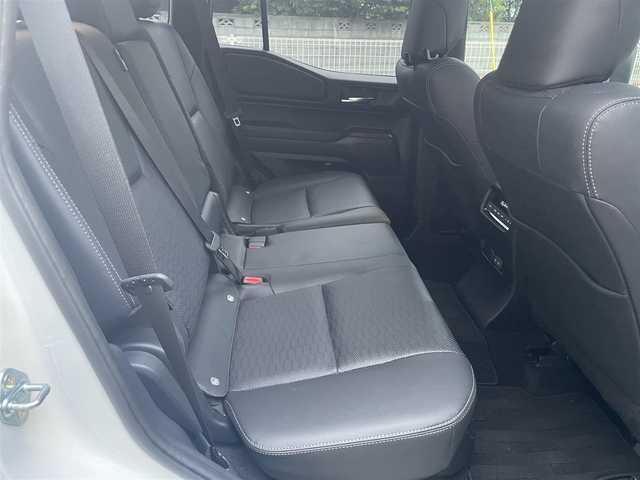 トヨタ ランドクルーザー ２５０ VX 道東・釧路十勝 2024(令6)年 0.4万km プラチナホワイトパールマイカ ワンオーナー/トヨタセーフティセンス/・プリクラッシュセーフティ/・レーンディパーチャーアラート/・ブラインドスポットモニター/・クリアランスソナー/・ロードサインアシスト/・レーダークルーズコントロール/純正T-Connectトナビ/　DTV/Bluetooth/　AppleCarPlay/AndroidAuto/　USB/HDMI/Miracast/サンルーフ/パノラミックビューモニター/デジタルインナーミラー/ビルトインETC2.0/パワーバックドア/革巻きステアリング/ステアリングスイッチ/ステアリングヒーター/前席シートヒーター/前席シートベンチレーション/運転席パワーシート/電子パーキング/ブレーキオートホールド/プッシュスタート/スマートキー/丸目LEDヘッドライト/フォグランプ/オートライト/オートマチックハイビーム