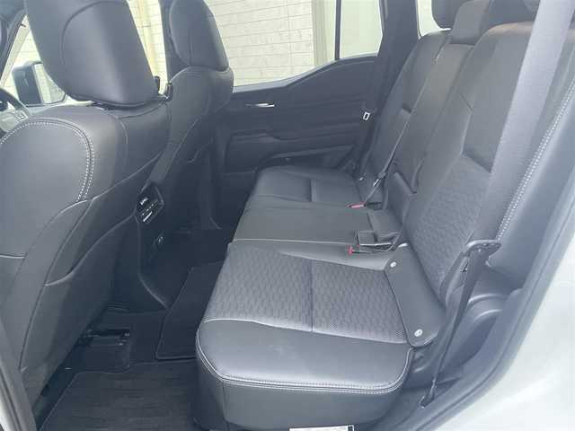 トヨタ ランドクルーザー ２５０ VX 道東・釧路十勝 2024(令6)年 0.4万km プラチナホワイトパールマイカ ワンオーナー/トヨタセーフティセンス/・プリクラッシュセーフティ/・レーンディパーチャーアラート/・ブラインドスポットモニター/・クリアランスソナー/・ロードサインアシスト/・レーダークルーズコントロール/純正T-Connectトナビ/　DTV/Bluetooth/　AppleCarPlay/AndroidAuto/　USB/HDMI/Miracast/サンルーフ/パノラミックビューモニター/デジタルインナーミラー/ビルトインETC2.0/パワーバックドア/革巻きステアリング/ステアリングスイッチ/ステアリングヒーター/前席シートヒーター/前席シートベンチレーション/運転席パワーシート/電子パーキング/ブレーキオートホールド/プッシュスタート/スマートキー/丸目LEDヘッドライト/フォグランプ/オートライト/オートマチックハイビーム