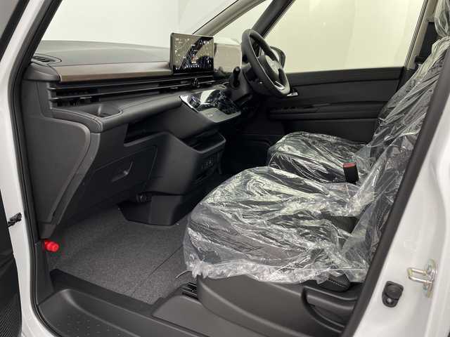 日産 セレナ e－パワー ハイウェイスター V 埼玉県 2025(令7)年 0.1千km プリズムホワイト 登録済未使用車/純正フリップダウンモニター/純正ナビ/(Bluetooth/HDMI/USB/AM/FM)/地デジフルセグ/全方位カメラ/ETC2.0/プロパイロット/車線逸脱警報/ブラインドスポットモニター/先行車発進お知らせ機能/ドライバーモニター/ハンドル支援/ドライブモードセレクト/ワイヤレス充電/デジタルインナーミラー/e Pedal/電子パーキングシステム/オートブレーキホールド/プッシュスタート/ステアリングリモコン/純正16インチアルミホイール