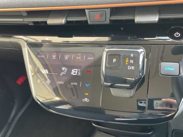 日産 サクラ X 愛知県 2023(令5)年 0.6万km ホワイトパール 純正9型ナビ/バックカメラ/コーナーセンサー/純正アルミホイール/LEDヘッドライト/オートマチックハイビーム/衝突軽減システム/フルセグ/CD DVD/Bluetooth/ステアリングスイッチ/スマートキー/プッシュスタート