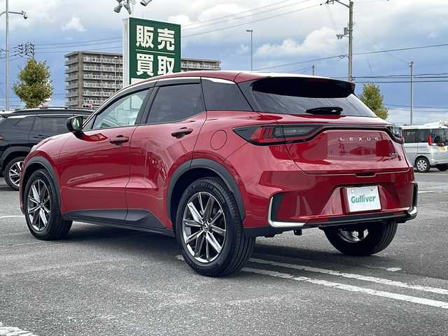 レクサス ＬＢＸ リラックス 徳島県 2024(令6)年 1.6万km 赤 1オーナー/純正ナビ/(AM.FM.BT.フルセグ.カープレイ)/全周囲カメラ/セーフティシステム＋/前席シートヒーター/LEDヘッドライト/置くだけ充電/アドバンスドパーク/ヘッドアップディスプレイ/パワーバッグドア/ステアリングヒーター/ETC2.0/純正アルミホイール