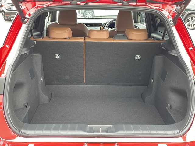 レクサス ＬＢＸ リラックス 徳島県 2024(令6)年 1.6万km 赤 1オーナー/純正ナビ/(AM.FM.BT.フルセグ.カープレイ)/全周囲カメラ/セーフティシステム＋/前席シートヒーター/LEDヘッドライト/置くだけ充電/アドバンスドパーク/ヘッドアップディスプレイ/パワーバッグドア/ステアリングヒーター/ETC2.0/純正アルミホイール