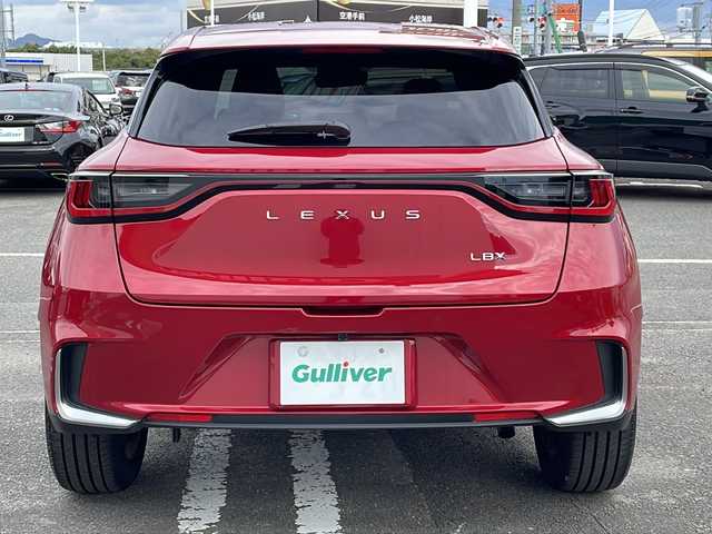 レクサス ＬＢＸ リラックス 徳島県 2024(令6)年 1.6万km 赤 1オーナー/純正ナビ/(AM.FM.BT.フルセグ.カープレイ)/全周囲カメラ/セーフティシステム＋/前席シートヒーター/LEDヘッドライト/置くだけ充電/アドバンスドパーク/ヘッドアップディスプレイ/パワーバッグドア/ステアリングヒーター/ETC2.0/純正アルミホイール