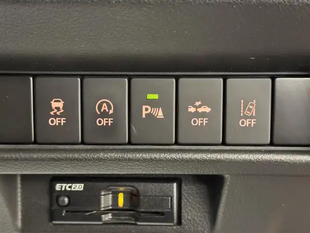 スズキ クロスビー HYBRID MZ 群馬県 2022(令4)年 2.6万km ミネラルグレーメタリック/メロウディープレッド2トーン スズキセーフティサポート/・デュアルセンサーブレーキサポートII/・アダプティブクルーズコントロール /・車線維持支援機能/・車線逸脱抑制機能/・ブラインドスポットモニター/・後退時ブレーキサポート/・後方誤発進抑制機能/純正ナビ/　フルセグ/BT/CD/DVD/ハーフレザーシート/全方位カメラ/LEDヘッドライト/シートヒーター/ビルトインETC2.0/純正16インチAW/ステアリングスイッチ/純正フロアマット/スマートキー/プッシュスタート