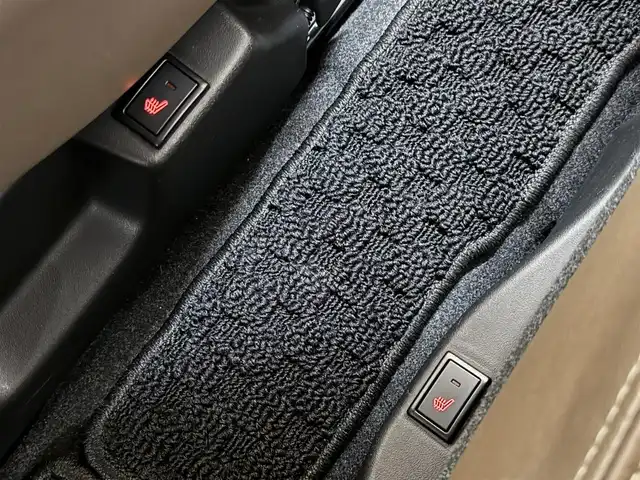 スズキ クロスビー HYBRID MZ 群馬県 2022(令4)年 2.6万km ミネラルグレーメタリック/メロウディープレッド2トーン スズキセーフティサポート/・デュアルセンサーブレーキサポートII/・アダプティブクルーズコントロール /・車線維持支援機能/・車線逸脱抑制機能/・ブラインドスポットモニター/・後退時ブレーキサポート/・後方誤発進抑制機能/純正ナビ/　フルセグ/BT/CD/DVD/ハーフレザーシート/全方位カメラ/LEDヘッドライト/シートヒーター/ビルトインETC2.0/純正16インチAW/ステアリングスイッチ/純正フロアマット/スマートキー/プッシュスタート