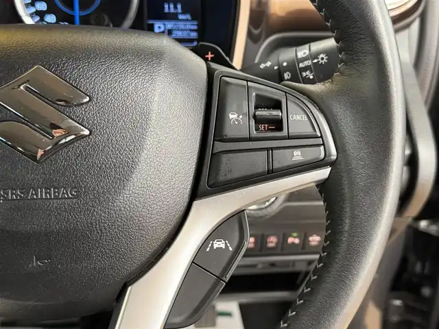 スズキ クロスビー HYBRID MZ 群馬県 2022(令4)年 2.6万km ミネラルグレーメタリック/メロウディープレッド2トーン スズキセーフティサポート/・デュアルセンサーブレーキサポートII/・アダプティブクルーズコントロール /・車線維持支援機能/・車線逸脱抑制機能/・ブラインドスポットモニター/・後退時ブレーキサポート/・後方誤発進抑制機能/純正ナビ/　フルセグ/BT/CD/DVD/ハーフレザーシート/全方位カメラ/LEDヘッドライト/シートヒーター/ビルトインETC2.0/純正16インチAW/ステアリングスイッチ/純正フロアマット/スマートキー/プッシュスタート