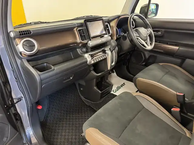 スズキ クロスビー HYBRID MZ 群馬県 2022(令4)年 2.6万km ミネラルグレーメタリック/メロウディープレッド2トーン スズキセーフティサポート/・デュアルセンサーブレーキサポートII/・アダプティブクルーズコントロール /・車線維持支援機能/・車線逸脱抑制機能/・ブラインドスポットモニター/・後退時ブレーキサポート/・後方誤発進抑制機能/純正ナビ/　フルセグ/BT/CD/DVD/ハーフレザーシート/全方位カメラ/LEDヘッドライト/シートヒーター/ビルトインETC2.0/純正16インチAW/ステアリングスイッチ/純正フロアマット/スマートキー/プッシュスタート