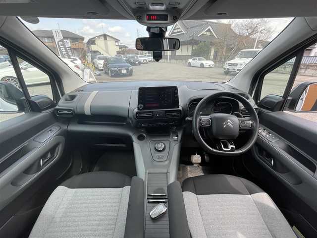 シトロエン ベルランゴ シャイン 茨城県 2021(令3)年 3.8万km ブランバンキーズ パノラマガラスルーフ /スマートキー/AppleCarPlay/レーンキープアシスト/ブラインドスポット /アクティブブレーキアシスト /アンビエンスライト/アクティブクルーズコントロール/クリアランスソナー /ドライブレコーダー/サイドカメラ/バックカメラ/ドライブレコーダー