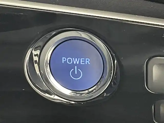 トヨタ プリウス Sツーリングセレクション 福島県 2020(令2)年 2.2万km ホワイトパールクリスタルシャイン 純正SDナビゲーション/型式：NSZT-Y68T/【CD/DVD/Bluetooth/SD/フルセグTV】/・全方位カメラ/・前後ドライブレコーダー/・ETC2.0/プリクラッシュセーフティ/レーンキープアシスト/レーダークルーズコントロール/オートマチックハイビーム/パーキングサポートブレーキ/ふらつき検知/前後コーナーセンサー/運転席＋助手席シートヒーター/ステアリングスイッチ/LEDヘッドライト/・オートライト/・フロントフォグライト/純正17インチアルミホイール/ABS/横滑り防止装置/ドアバイザー/プッシュスタート/・スマートキー/・スペアキー/保証書
