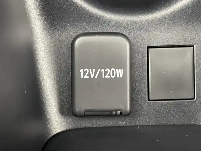 トヨタ プリウス Sツーリングセレクション 福島県 2020(令2)年 2.2万km ホワイトパールクリスタルシャイン 純正SDナビゲーション/型式：NSZT-Y68T/【CD/DVD/Bluetooth/SD/フルセグTV】/・全方位カメラ/・前後ドライブレコーダー/・ETC2.0/プリクラッシュセーフティ/レーンキープアシスト/レーダークルーズコントロール/オートマチックハイビーム/パーキングサポートブレーキ/ふらつき検知/前後コーナーセンサー/運転席＋助手席シートヒーター/ステアリングスイッチ/LEDヘッドライト/・オートライト/・フロントフォグライト/純正17インチアルミホイール/ABS/横滑り防止装置/ドアバイザー/プッシュスタート/・スマートキー/・スペアキー/保証書