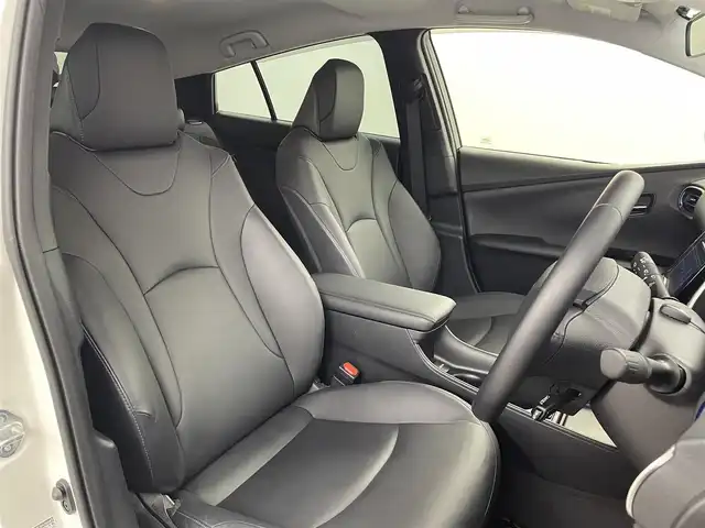 トヨタ プリウス Sツーリングセレクション 福島県 2020(令2)年 2.2万km ホワイトパールクリスタルシャイン 純正SDナビゲーション/型式：NSZT-Y68T/【CD/DVD/Bluetooth/SD/フルセグTV】/・全方位カメラ/・前後ドライブレコーダー/・ETC2.0/プリクラッシュセーフティ/レーンキープアシスト/レーダークルーズコントロール/オートマチックハイビーム/パーキングサポートブレーキ/ふらつき検知/前後コーナーセンサー/運転席＋助手席シートヒーター/ステアリングスイッチ/LEDヘッドライト/・オートライト/・フロントフォグライト/純正17インチアルミホイール/ABS/横滑り防止装置/ドアバイザー/プッシュスタート/・スマートキー/・スペアキー/保証書