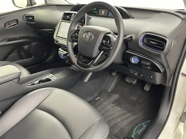 トヨタ プリウス Sツーリングセレクション 福島県 2020(令2)年 2.2万km ホワイトパールクリスタルシャイン 純正SDナビゲーション/型式：NSZT-Y68T/【CD/DVD/Bluetooth/SD/フルセグTV】/・全方位カメラ/・前後ドライブレコーダー/・ETC2.0/プリクラッシュセーフティ/レーンキープアシスト/レーダークルーズコントロール/オートマチックハイビーム/パーキングサポートブレーキ/ふらつき検知/前後コーナーセンサー/運転席＋助手席シートヒーター/ステアリングスイッチ/LEDヘッドライト/・オートライト/・フロントフォグライト/純正17インチアルミホイール/ABS/横滑り防止装置/ドアバイザー/プッシュスタート/・スマートキー/・スペアキー/保証書